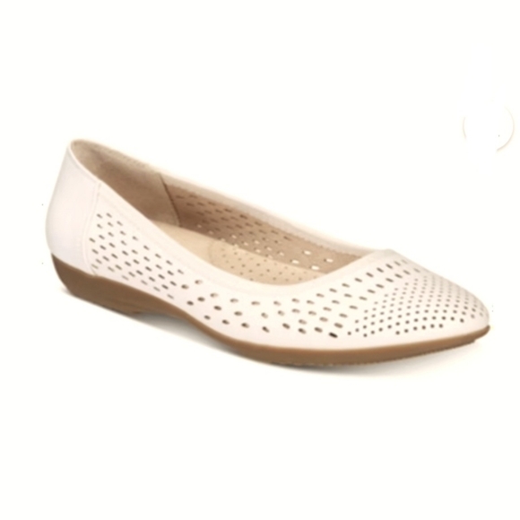 Cliffs by White Mountain Ballet Flats; Perforated Design, Rubber Bottom; 7 1/2 M - Picture 3 of 5